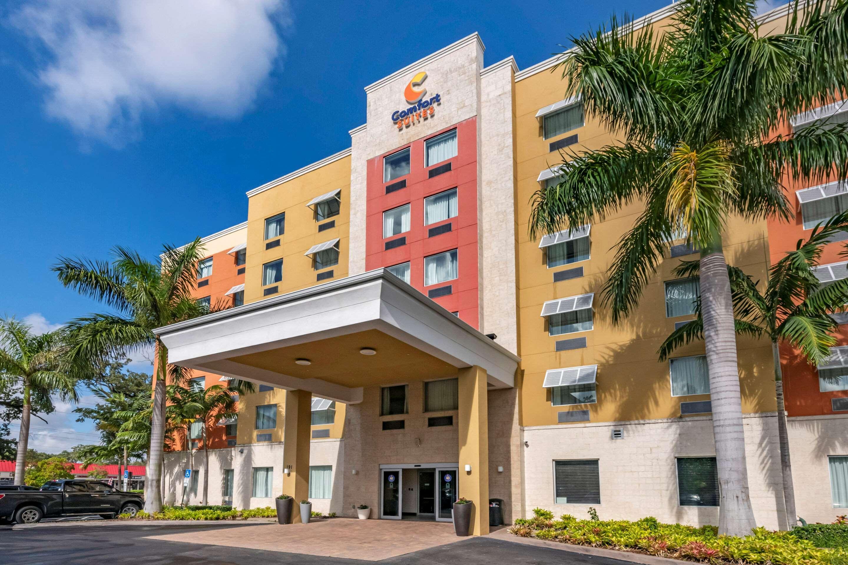 Comfort Suites Fort Lauderdale Airport South & Cruise Port Dania Beach Exterior photo